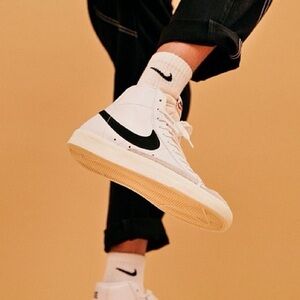 Nike Blazer Mid 77 Grade School (GS) Sneakers - DA4086-100 • size 6.5Y